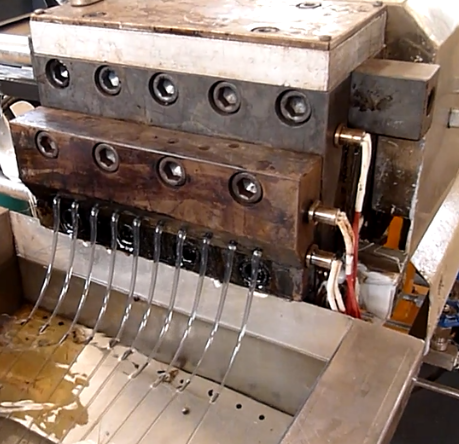 双螺杆挤出机的技术性能特征及优势有哪些?