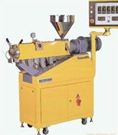 三螺杆挤出机和双螺杆挤出机的性能特点有哪些?