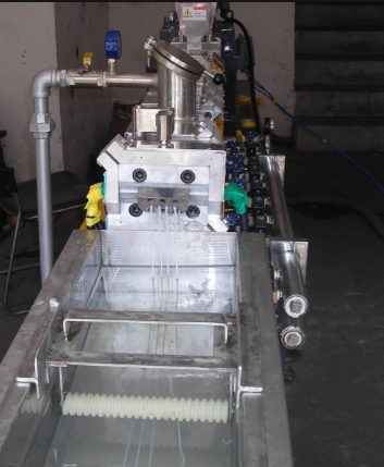 双螺杆挤出机：平行同向挤出机的结构特点及性能优势有哪些?