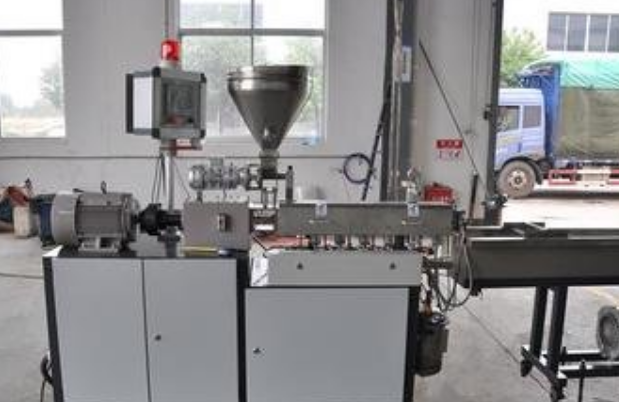 实验室螺杆挤出机的构成及其技术参数有哪些？